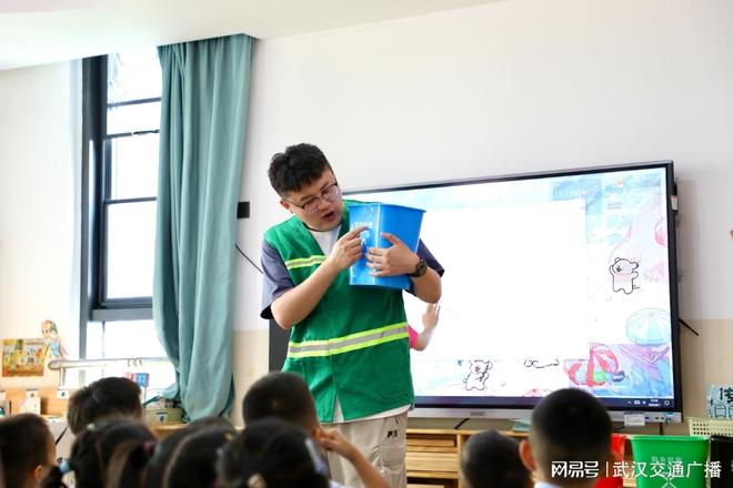 开学季“环保课堂”进校园 汉阳萌娃学做垃圾分类“小卫士”